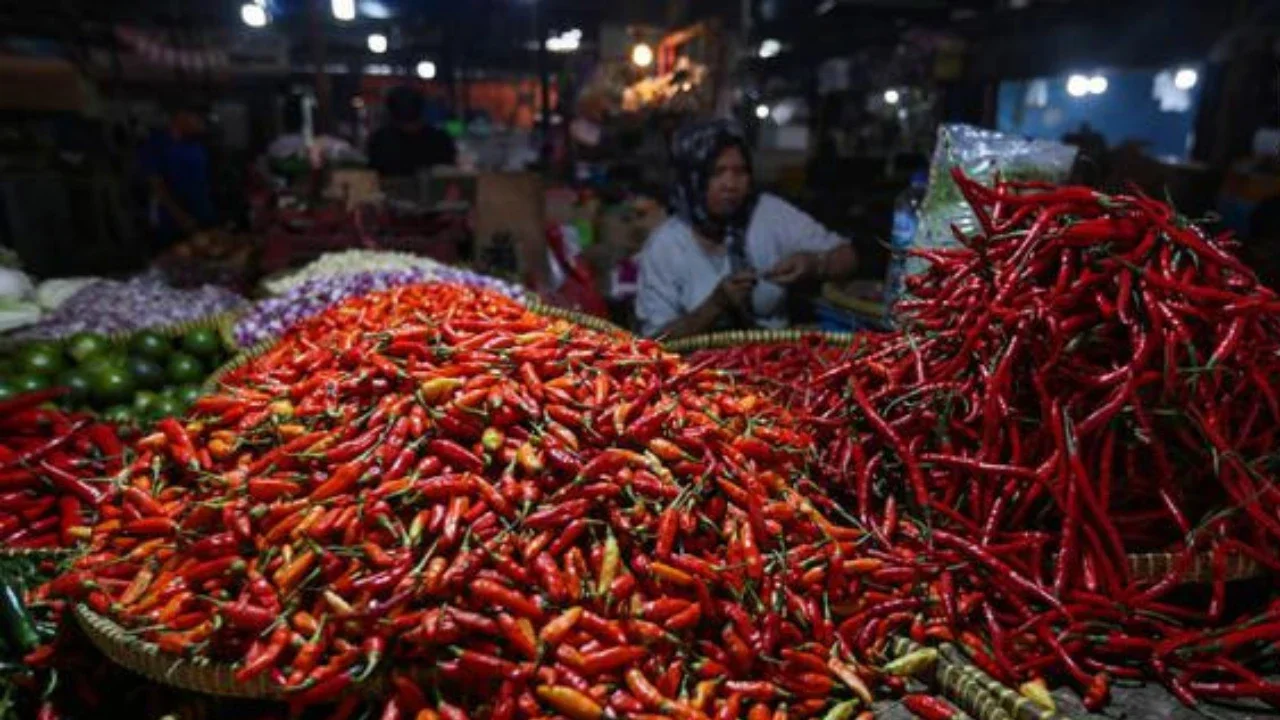 Harga cabai rawit merah naik Rp1.410 menjadi Rp83.960 per kilogram. (Liputan6.com/Angga Yuniar)