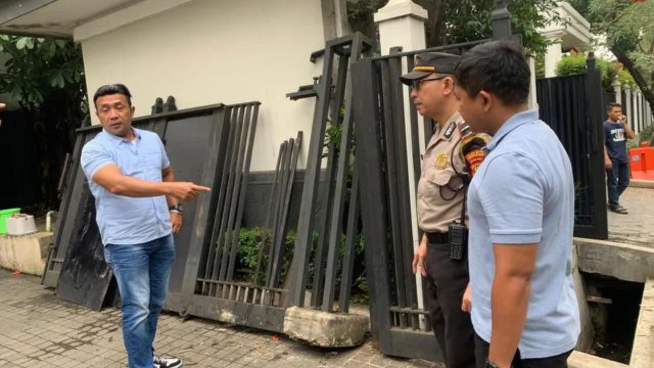 Kesaksian Penjaga Rumah Jusuf Kalla Saat Pagar Ditabarak Pengemudi Perempuan Dini Hari