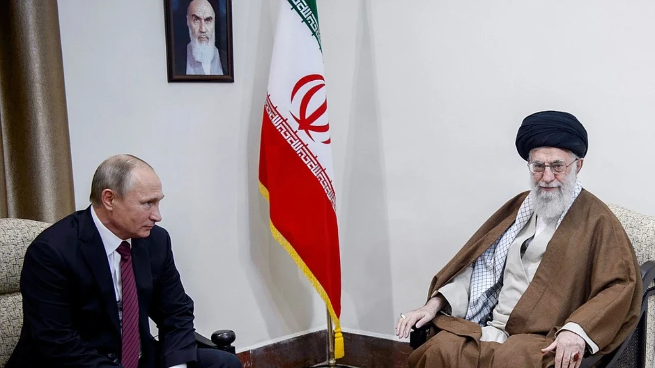 Presiden Rusia Vladimir Putin bertemu Pertemuan dengan Pemimpin Tertinggi Iran Ayatollah Ali Khamenei
