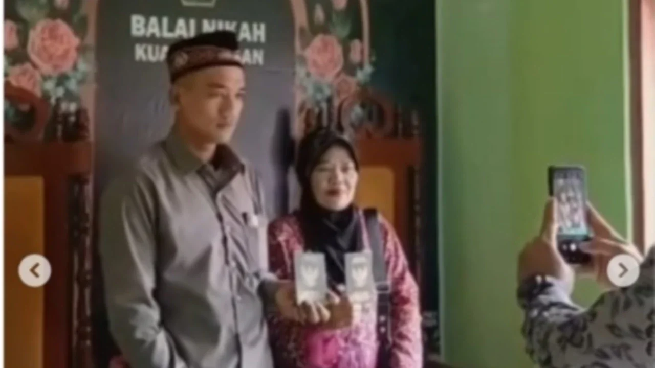 Kisah Cinta Beda 28 Tahun, Pemuda Nikahi Nenek 2 Cucu dengan Mahar Rp200.000