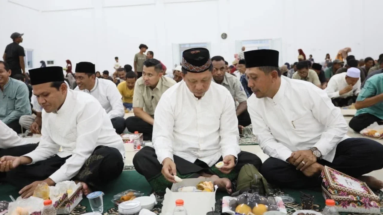 Buka Puasa Bersama Masyarakat Pidie Jaya, Kasatgas Tito Tegaskan Percepatan Infrastruktur dan Hunian Tetap