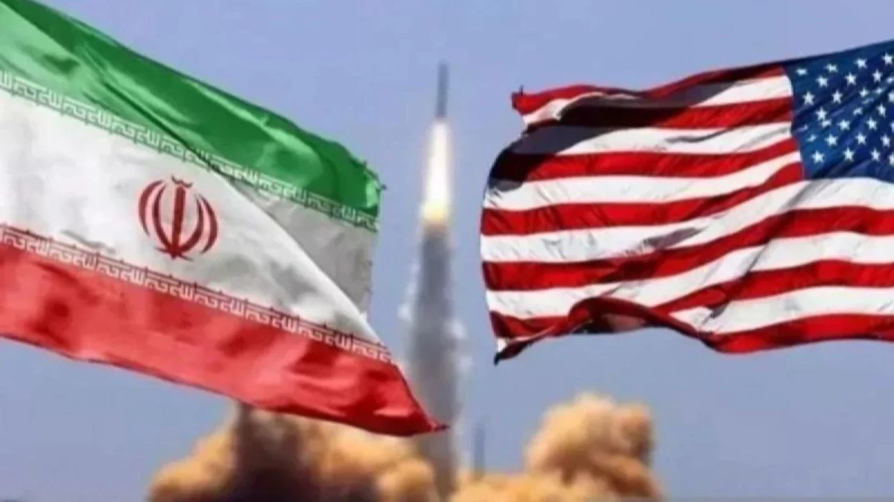 Menteri Perminyakan Iran Mohsen Paknejad membuka peluang kerja sama energi Iran-AS, sebuah pernyataan langka di tengah ketegangan panjang kedua negara. Akankah dialog ini membuahkan hasil nyata?