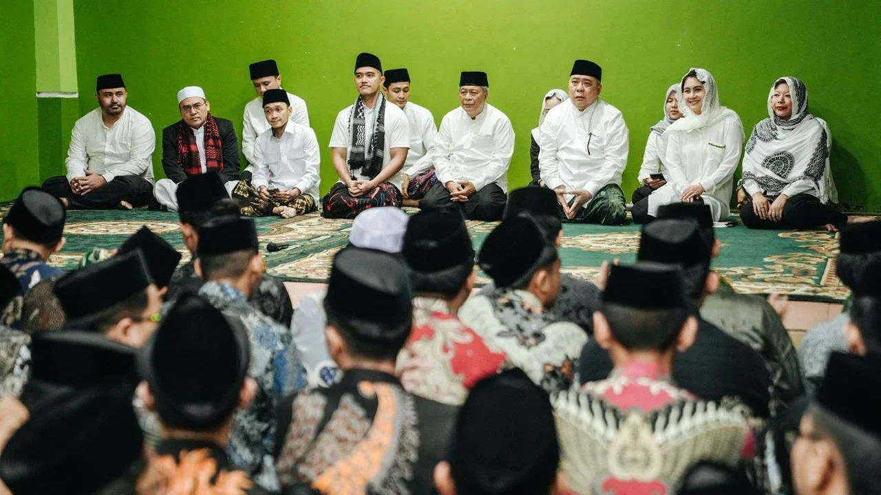 Safari Ramadan Berlanjut, Kaesang Pangarep Kunjungi Ponpes Miftahul Ulum di Cipete