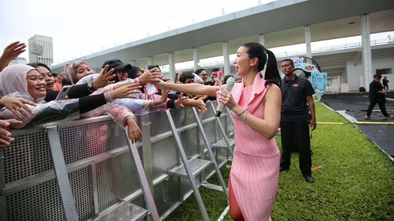 Christie Sukses Panaskan KLBB 2026, Turun Panggung dan Nyanyi Bareng Fans