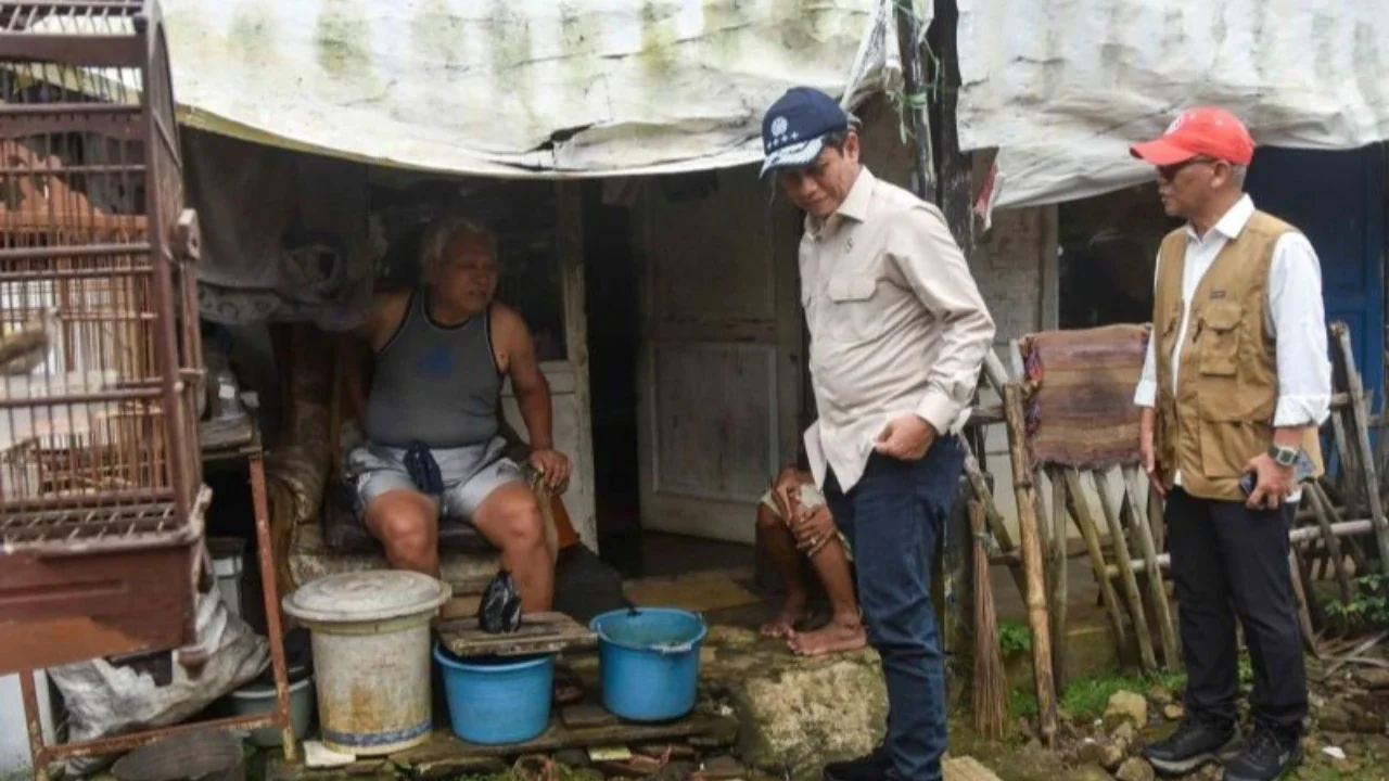 Menteri Lingkungan Hidup Hanif Faisol Nurofiq meninjau langsung sistem Pengelolaan Sampah Ciamis, menilai potensi Adipura, dan menemukan kesadaran warga meski ada tantangan.