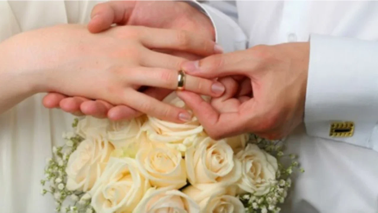 Jarang kita temukan wanita atau seorang istri rela dengan sepenuh hati jika suaminya mau menikah lagi.
