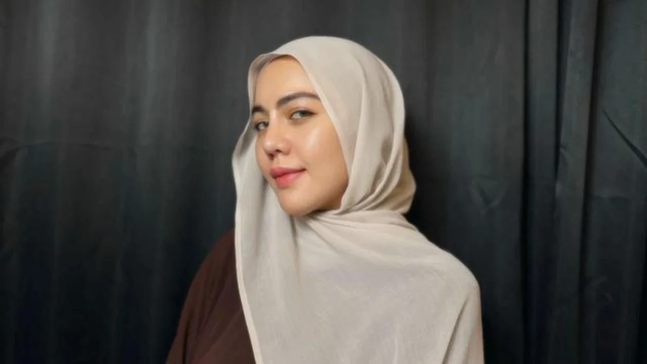 Ratu Rizky Nabila tempuh perjalanan spiritual dan diam-diam hijrah. Dua tahun sudah ia menata hati dipandu ustaz Fatih Karim dan Umi Pipik Dian Irawati. (Foto: Dok. Koleksi Pribadi)