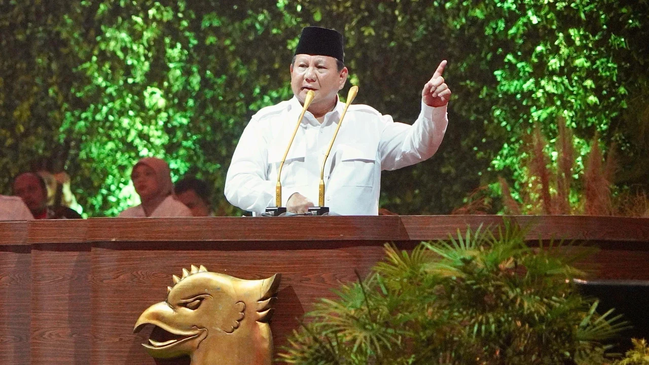Ketua Umum Gerindra yang Juga Presiden RI Prabowo Subianto di momen  perayaan Hari Ulang Tahun (HUT) ke-17 Partai Gerindra di Sentul International Convention Center (SICC), Bogor, Sabtu (15/2/2025). (Foto: Istimewa).