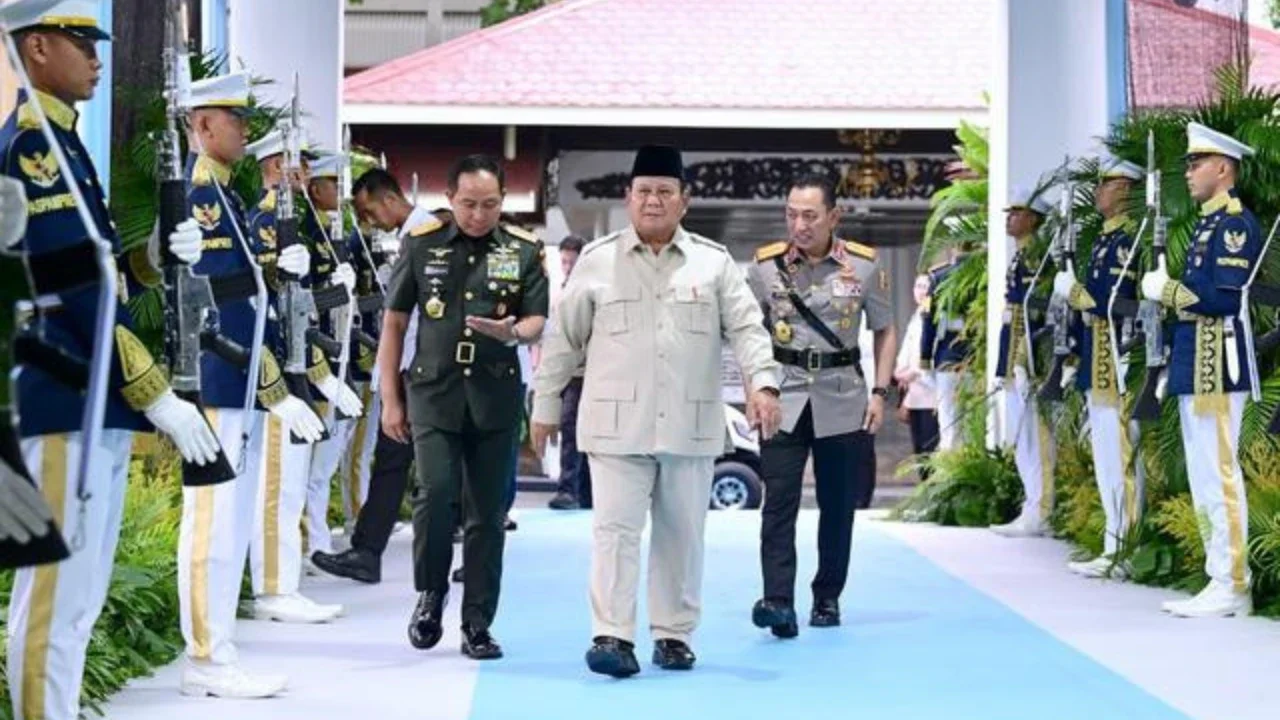 Prabowo Minta TNI-Polri Perbaiki Diri dan Bersatu untuk Indonesia