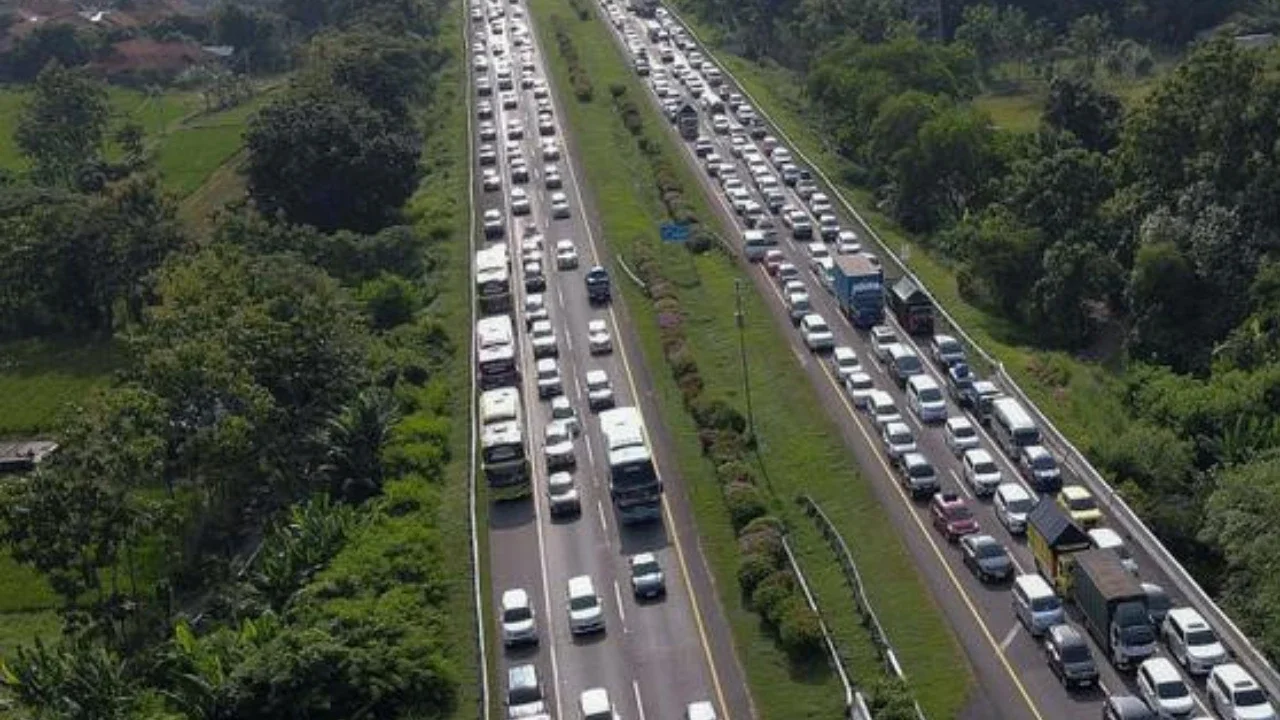 Arus Mudik Lebaran 2026 Mulai Terlihat, Lalu Lintas Tol Keluar Jakarta Naik