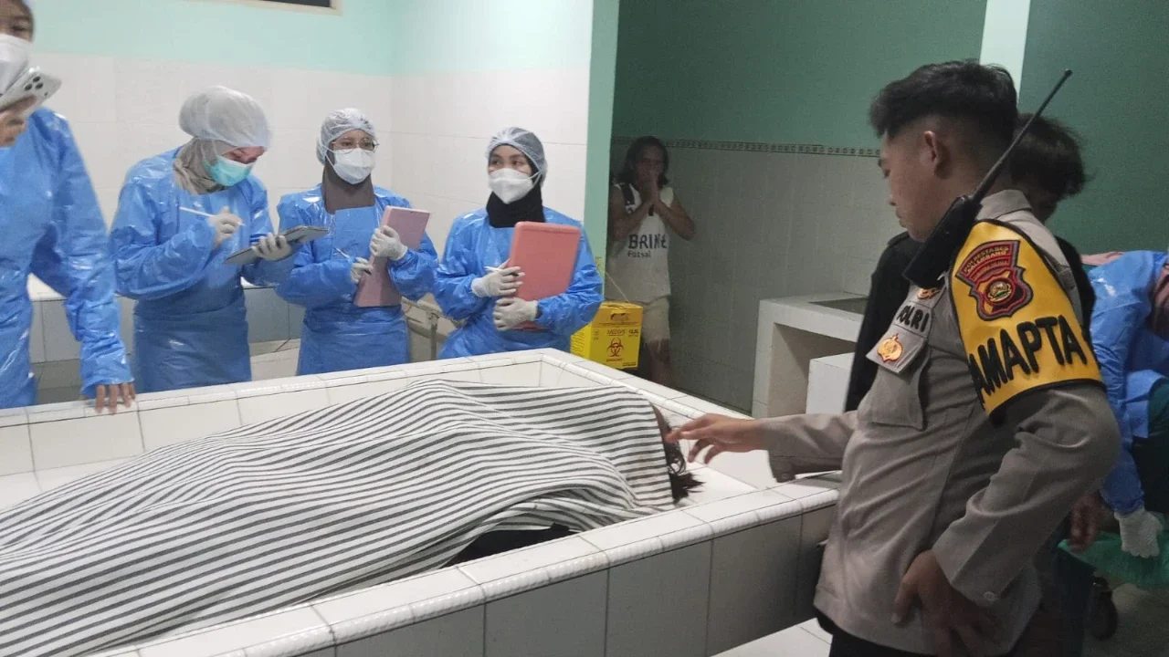 Jenazah Warga di Palembang Tewas Usai Duel dengan Tetangga karena Adik Dituduh Informan Polisi