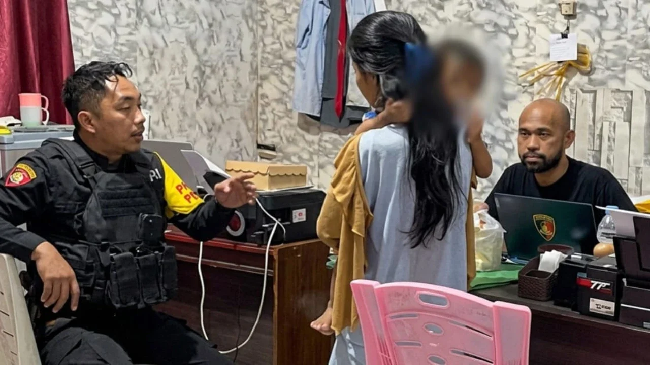 Pria Ini Rekam Sedang Aniaya Anaknya yang Menangis karena Lapar, Video Diunggah ke Medsos