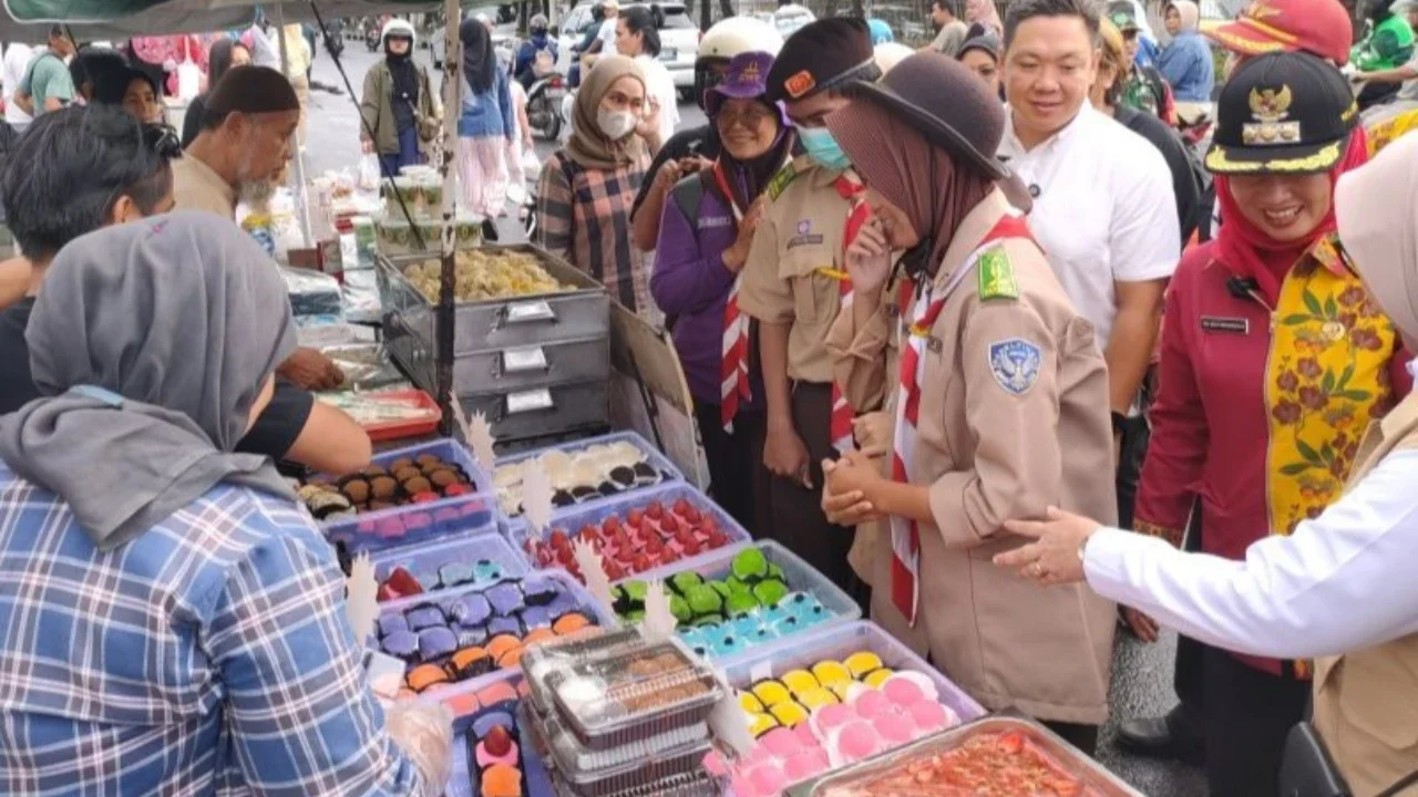 Balai Besar Pengawas Obat dan Makanan (BBPOM) Jakarta menggandeng Pramuka melalui Satuan Karya (Saka) POM untuk memperketat Pengawasan Pangan Ramadhan, khususnya takjil, demi menjamin keamanan konsumsi masyarakat.