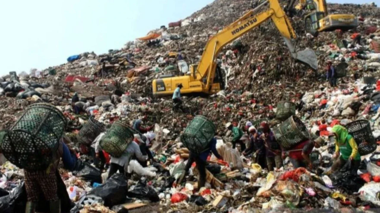 Usai Longsor, Operasional TPST Bantargebang Ditargetkan Normal dalam Sepekan