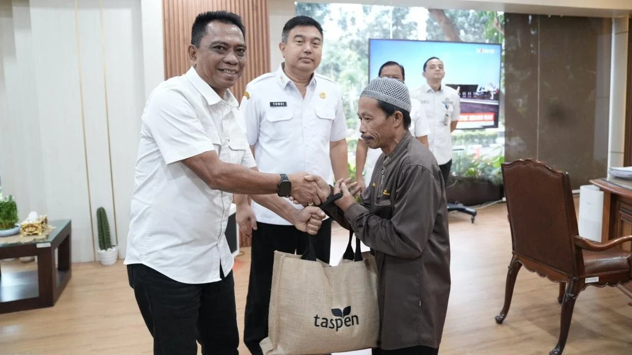 TASPEN Bagikan Ribuan Paket Sembako untuk ASN Berpenghasilan Rendah