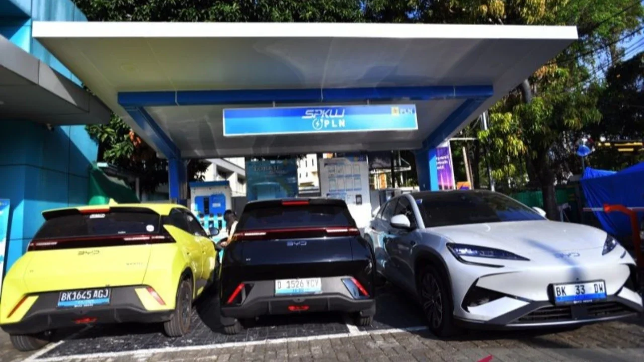 Kendaraan Listrik Jadi Strategi Krusial Redam Risiko Lonjakan Harga Minyak Dunia