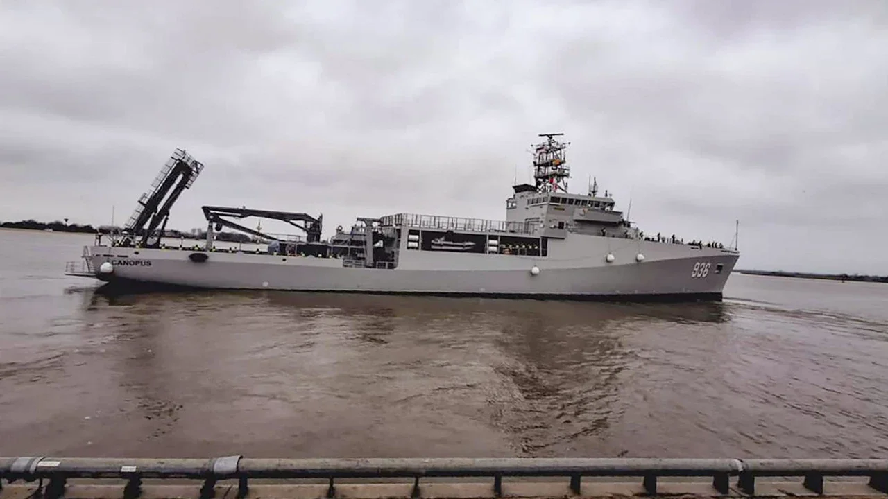 KRI Canopus 936 memulai pelayaran perdana dari galangan kapal Abeking & Rasmussen di Lemwerder, Jerman menuju Indonesia, Sabtu (14/03/2026) waktu setempat.