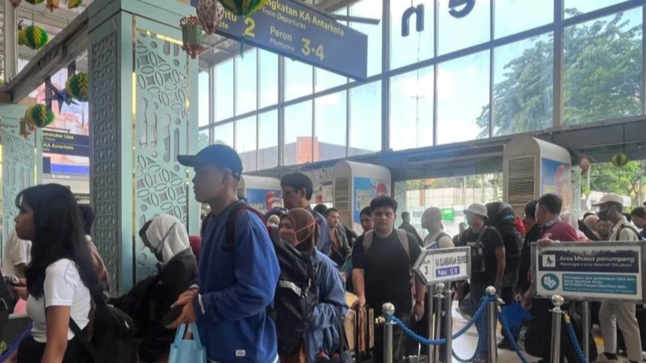 PT KAI Sebut Minat Warga Mudik Lebaran dengan Kereta Masih Tinggi