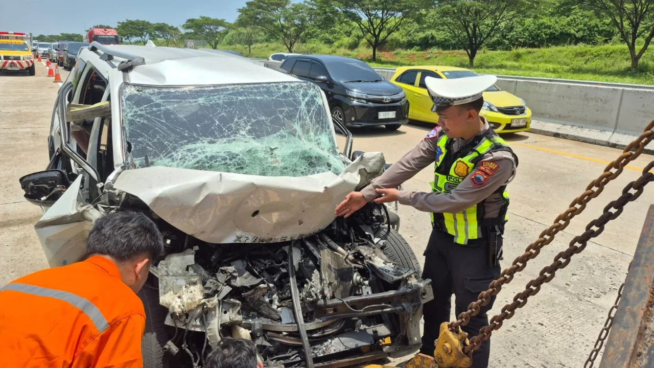 Laka Maut di Batang, Xpander Tabrak Bus Saat One Way, 2 Orang Tewas