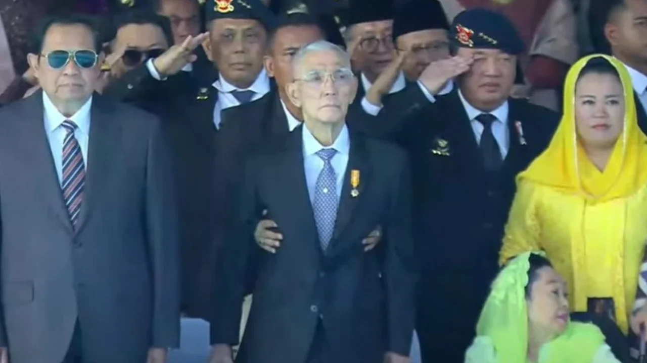 Jenderal Sepuh Dipegangi