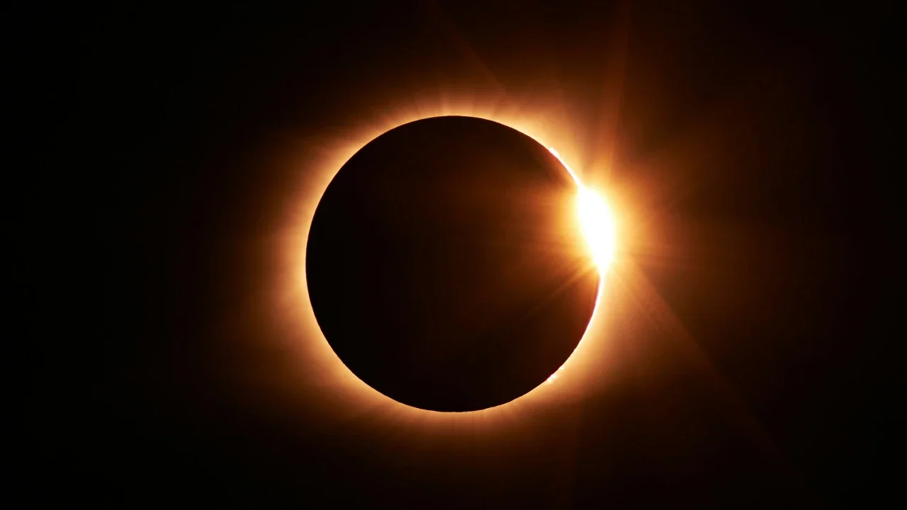 Gerhana Bulan Total. (dok Unsplash.com/Jongsun Lee)