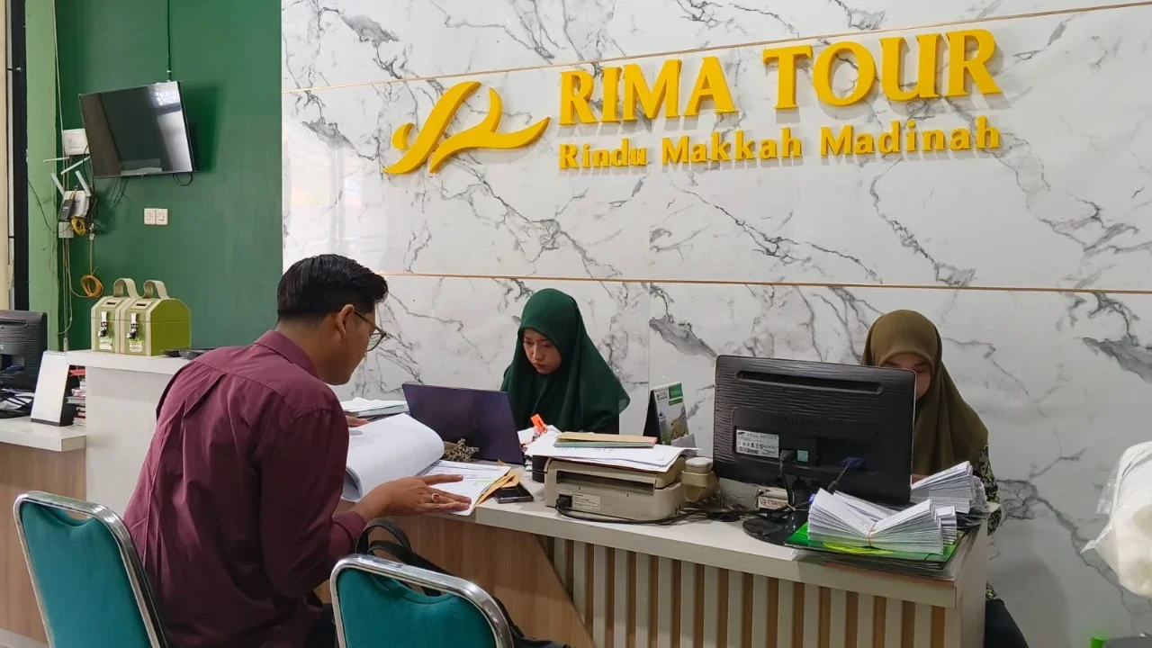 Calhaj di Semarang Datangi Biro Umrah, Pasrah Ibadah Terganggu Imbas Konflik Iran‑AS‑Israel