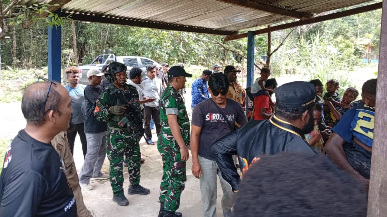 Tegas dan Humanis di Papua: TNI Lumpuhkan DPO KKB, Selamatkan 21 Warga