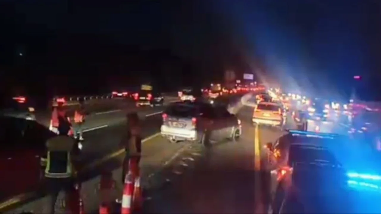 Contraflow di Tol Jakarta-Cikampek Dibuka, Lalu Lintas Berangsur Normal