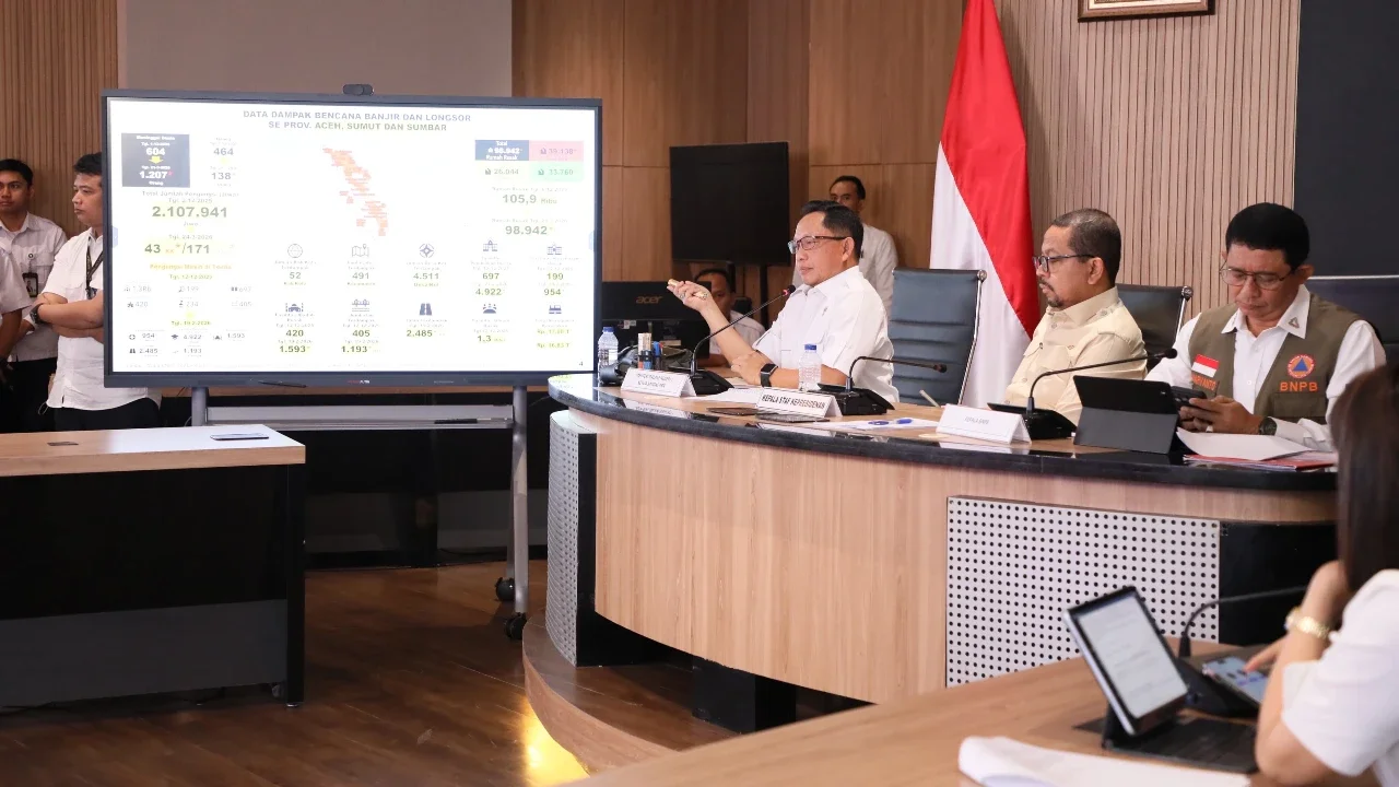 Kasatgas Tito Karnavian dalam konferensi pers percepatan rehabilitasi dan rekonstruksi pascabencana Sumatera