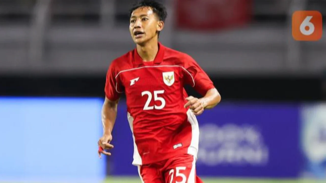 Pemain Timnas Indonesia, Beckham Putra saat melawan Chinese Taipei dalam laga FIFA Matchday di Stadion Gelora Bung Tomo (GBT), Surabaya, Jumat (05/09/2025). (Bola.com/Abdul Aziz)