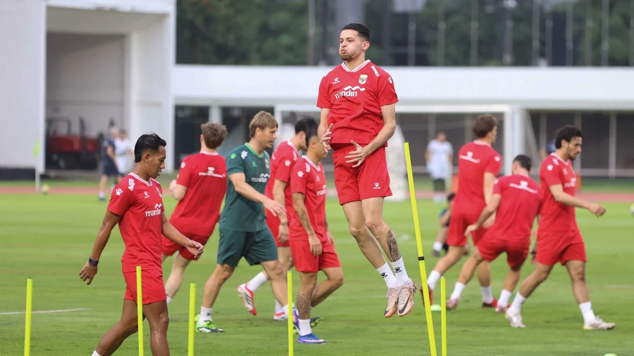 Pemain Timnas Indonesia menggelar sesi Latihan untuk FIFA Series 2026 Stadion Madya, Komplek Gelora Bung Karno, Jakarta, Kamis (26/3/2026).