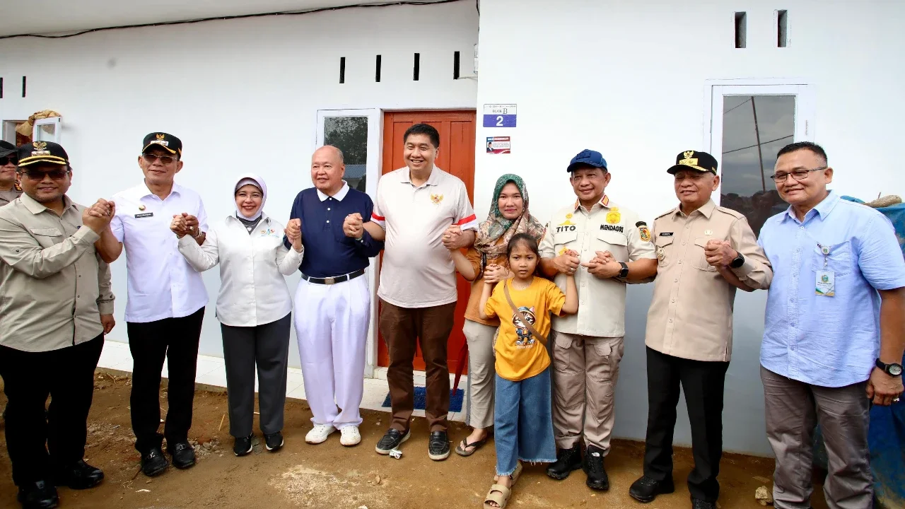 Serahkan 120 Unit Huntap bagi Penyintas Bencana di Tapsel, Kasatgas Tito Apresiasi Kecepatan Pendataan Bupati