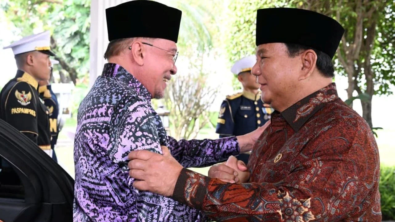 Seskab Teddy Ungkap Pertemuan Prabowo dan Anwar, dari Lebaran hingga Geopolitik