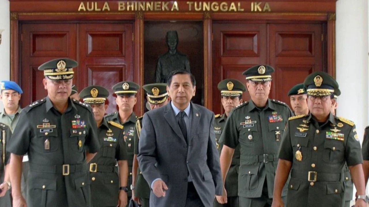 Prof. Dr. Juwono Sudarsono, mantan Menteri Pertahanan RI, meninggal dunia pada Sabtu (28/3/2026), meninggalkan kenangan sebagai sosok kebapakan yang pernah bercita-cita menjadi wartawan.