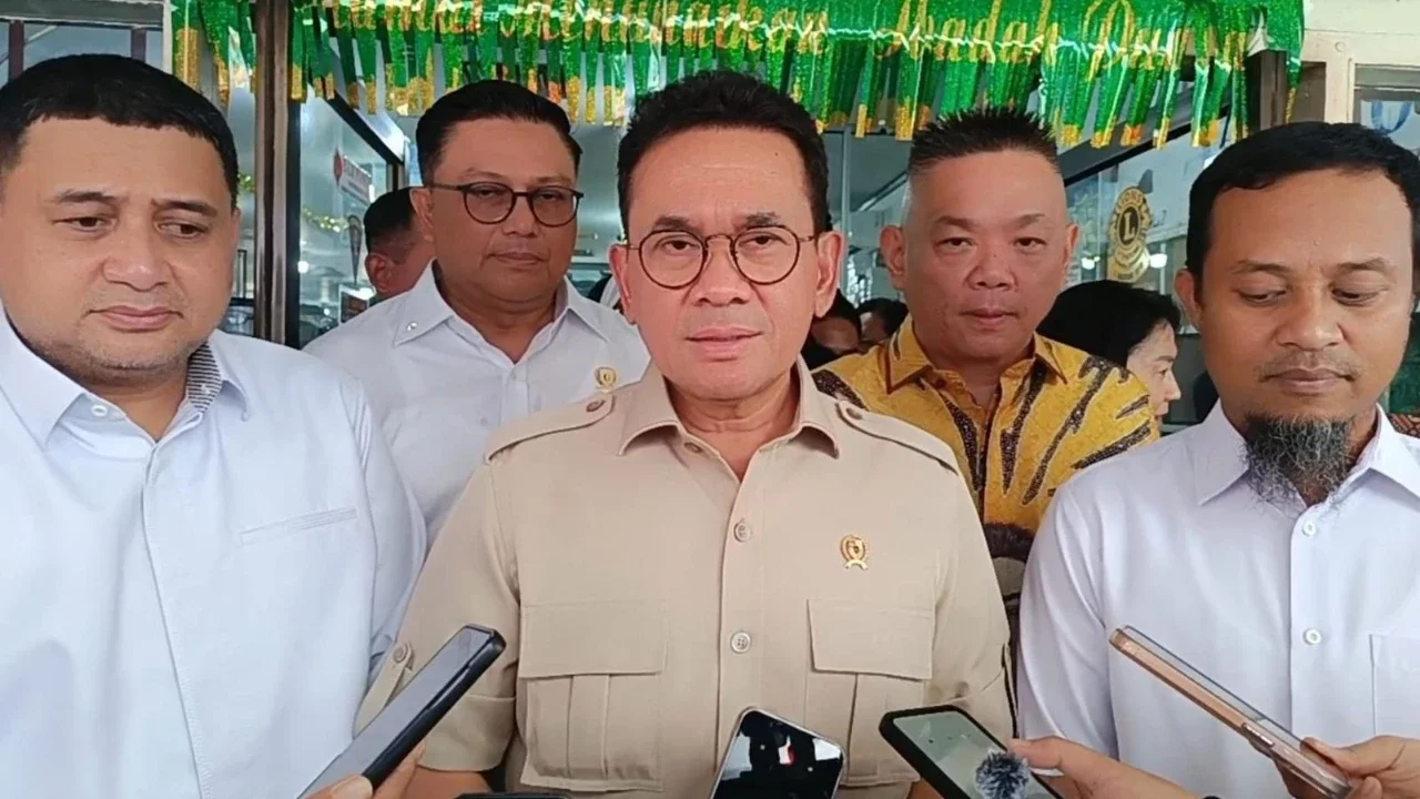Tinjau Harga Sembako di Makassar, Mendag Pastikan Stok dan Harga Stabil