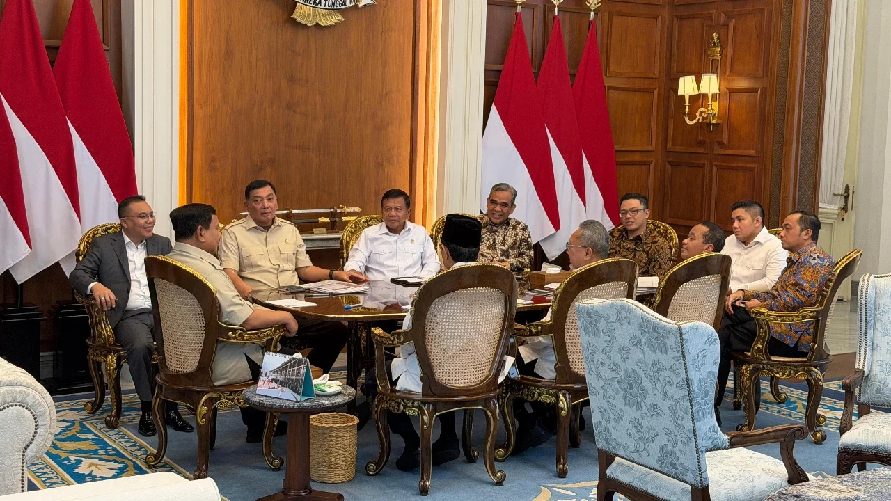 Seskab Teddy Bocorkan Isi Pertemuan Presiden Prabowo dengan Dasco