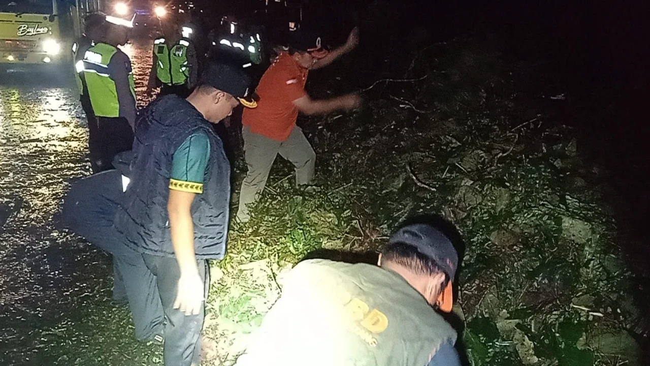 Diterjang Puting Beliung, 10 Kecamatan di Kabupaten Batang Alami Kerusakan