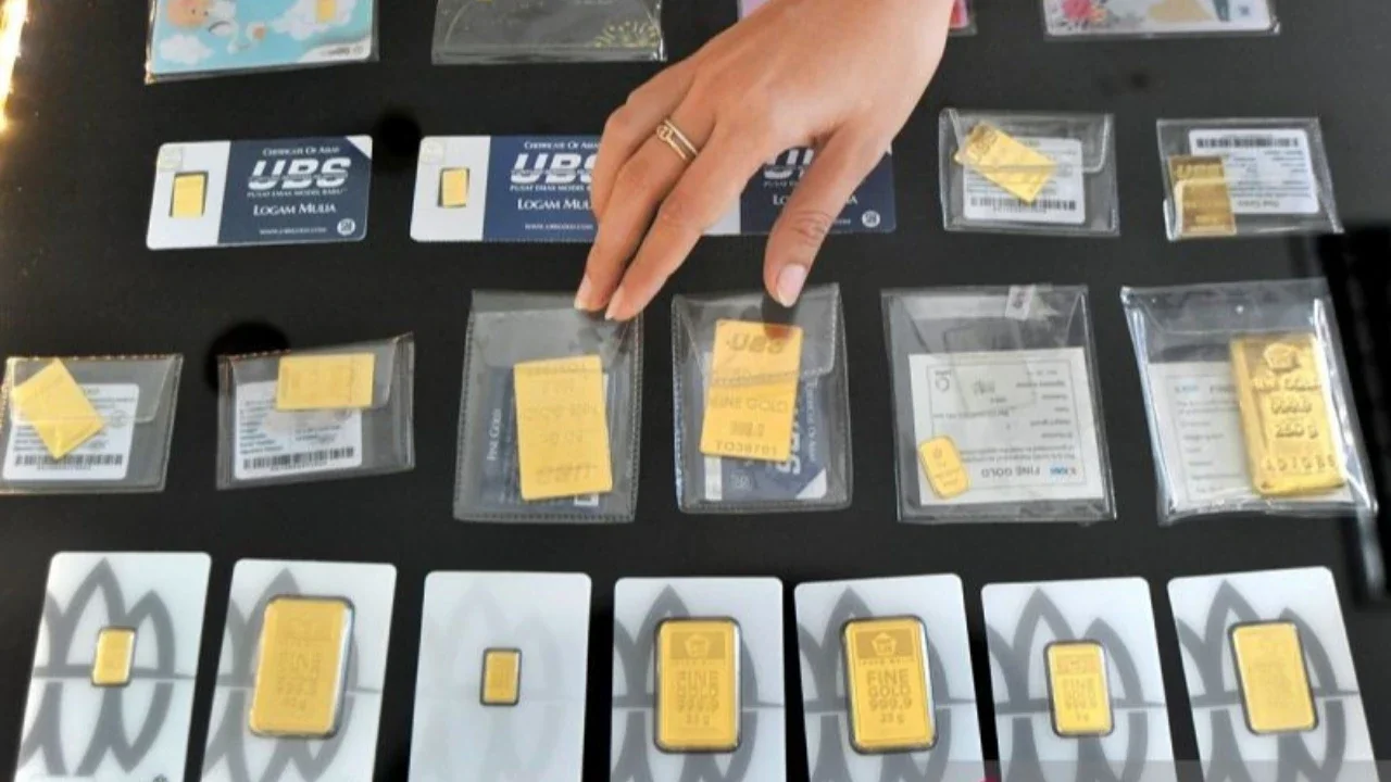 Harga emas Antam melonjak signifikan pagi ini, mencapai Rp2,944 juta per gram. Kenaikan ini juga diikuti harga buyback. Simak detail lengkap dan rincian pajaknya!