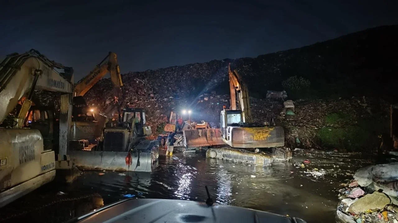 Imbas Longsor Maut di Bantargebang, Pengiriman Sampah dari Jakarta Disetop Sementara