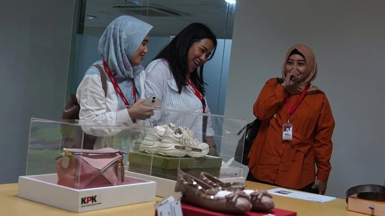 KPK Lelang Barang Koruptor Mulai dari iPhone, Tanah hingga Bangunan, Simak Cara Daftarnya Berikut Ini