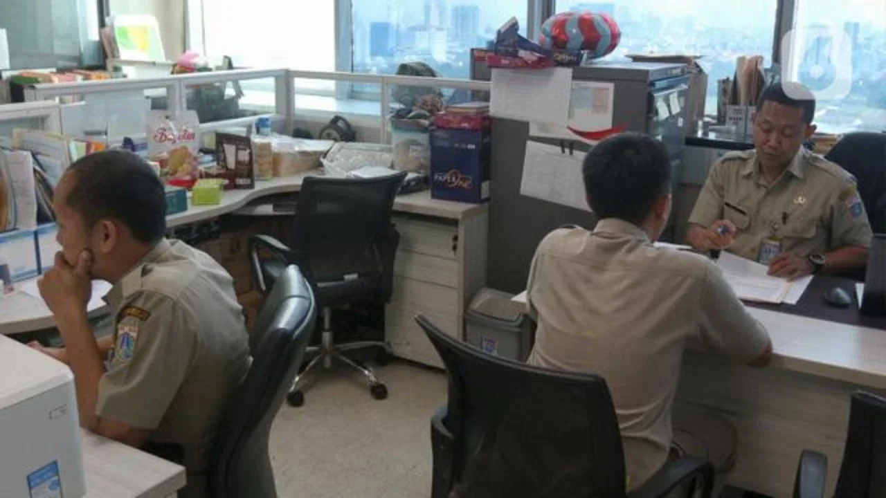 Pemerintah Provinsi DKI Jakarta tidak menerapkan work from home (WFH) atau bekerja dari rumah. (Liputan6.com/Herman Zakharia)