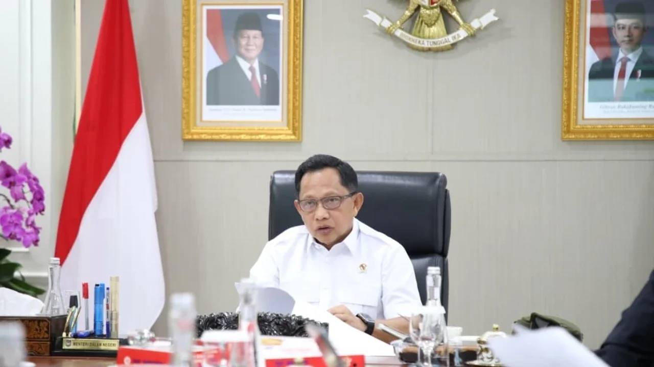 Mendagri Tito Tegaskan WFH Wajib Diterapkan Daerah: Transformasi Budaya Kerja Lebih Efektif Efisien