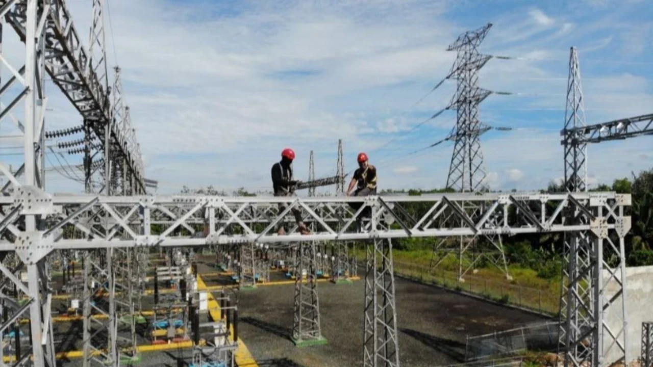 Tekan Konsumsi BBM Impor, PLN Gerak Cepat Eksekusi 21 Proyek PLTS