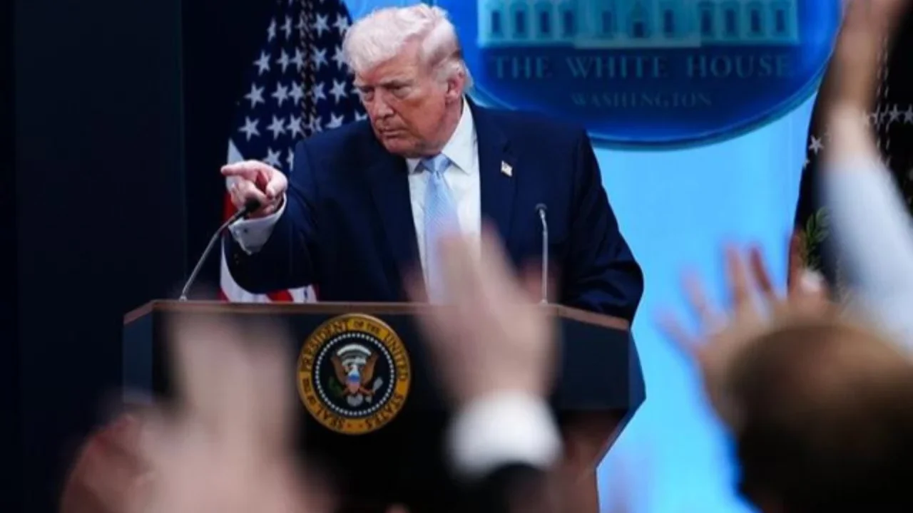Trump Ancam Tenggelamkan Kapal-Kapal Iran yang Dekati Blokade AS