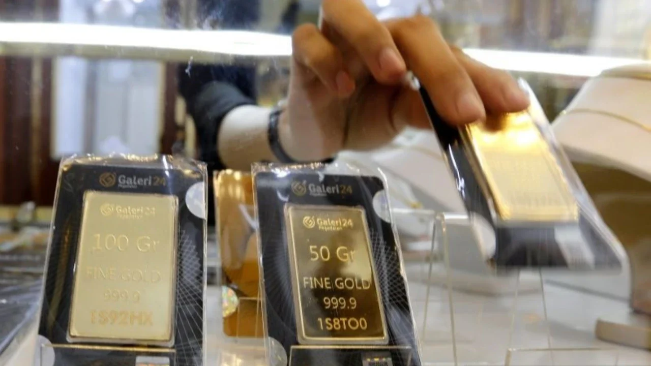 Harga Emas di Pegadaian Kompak Turun, Antam Sentuh Rp3,004 Juta per Gram Hari Ini Jumat 17 April 2026