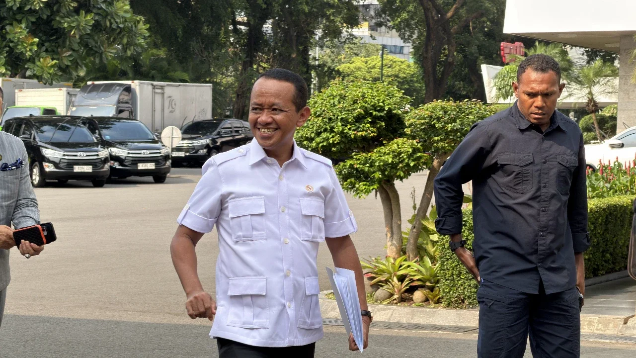 Junjung Ekonomi Bebas Aktif, Bahlil Siap Tarik Minyak dari Rusia-AS