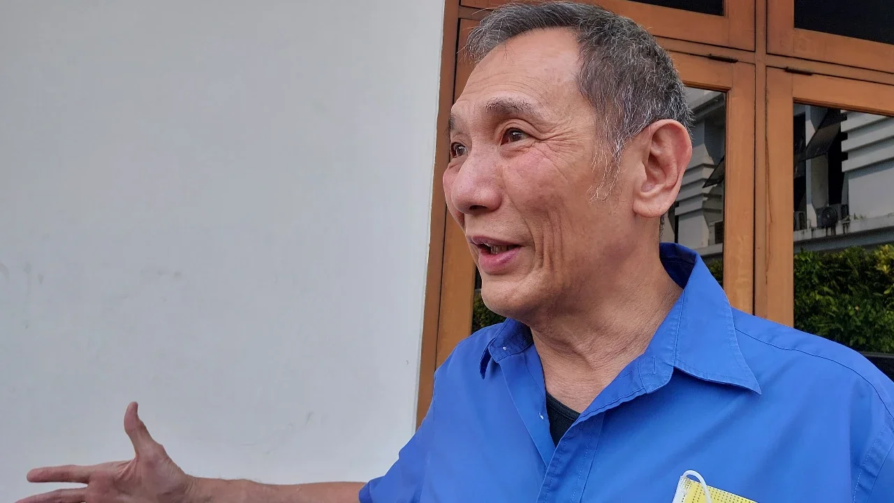 Bos jalan tol Jusuf Hamka di Kantor Kemenko Polhukam, Jakarta, Rabu (13/12/2023).Jusuf Hamka kembali negosiasi nilai utang negara kepada perusahaannya, Citra Marga Nusaphala Persada (CMNP). (Arief/Liputan6.com)