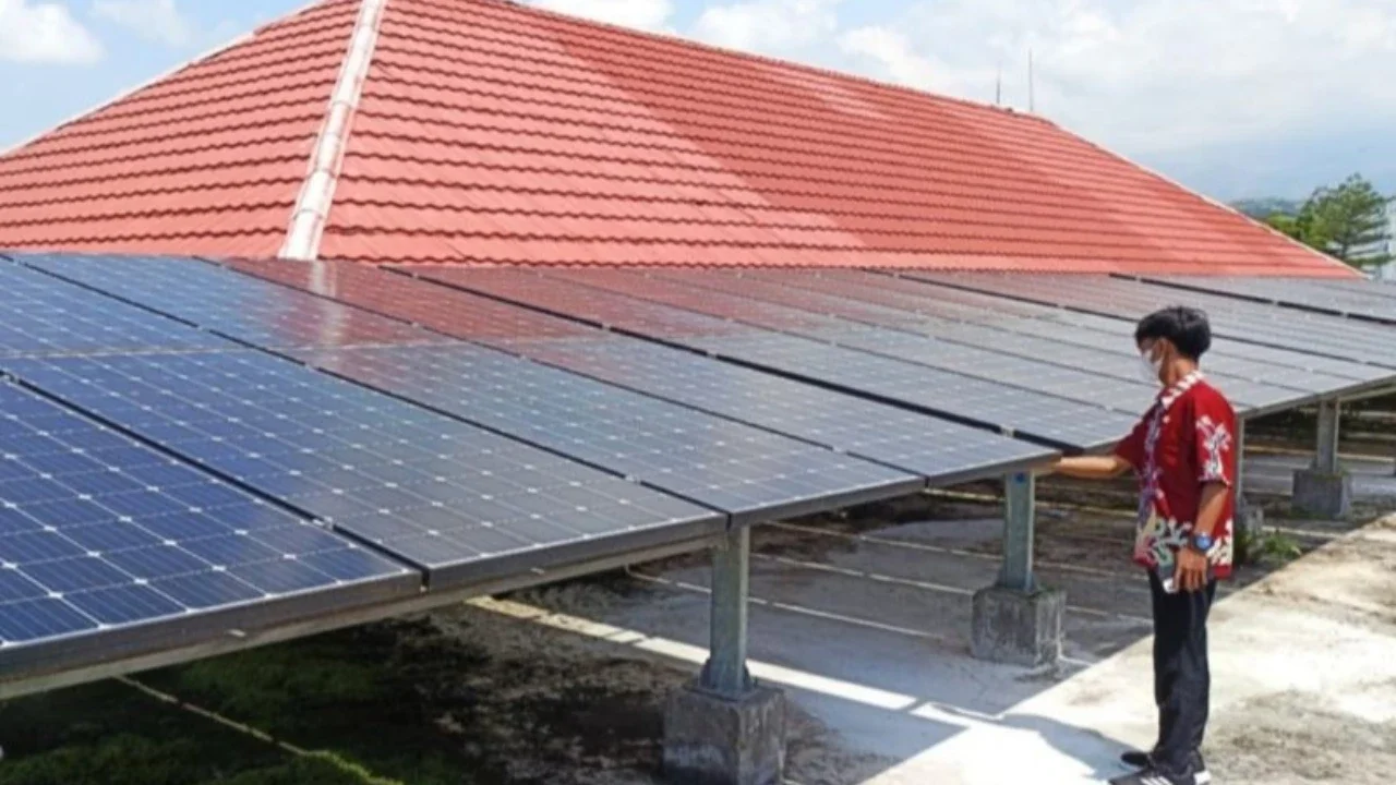 Prabowo Targetkan 100 GW PLTS, MKI: Indonesia Kaya Sinar Matahari