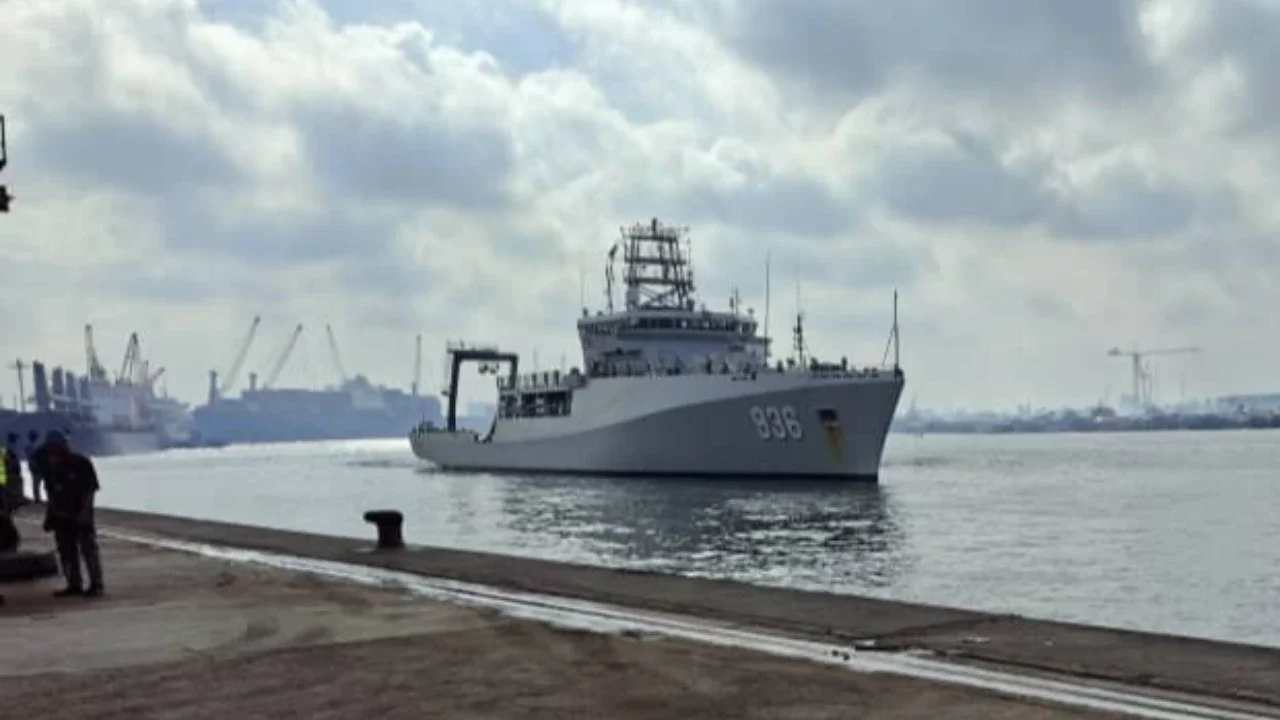 KRI Canopus 936 sandar di dermaga Lagos Nigeria dalam rangka pelayaran internasional Rabu, (01/04/2026).