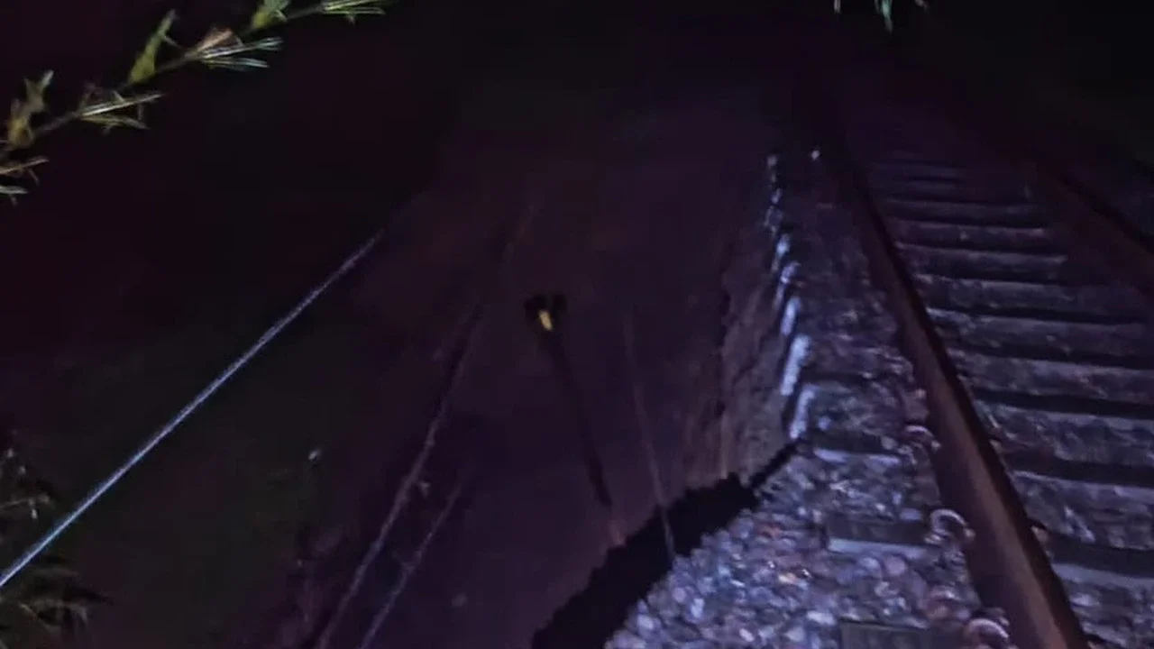 Longsor di Jalur Kereta Cibeber-Lampegan, Sejumlah Perjalanan Kereta Dibatalkan